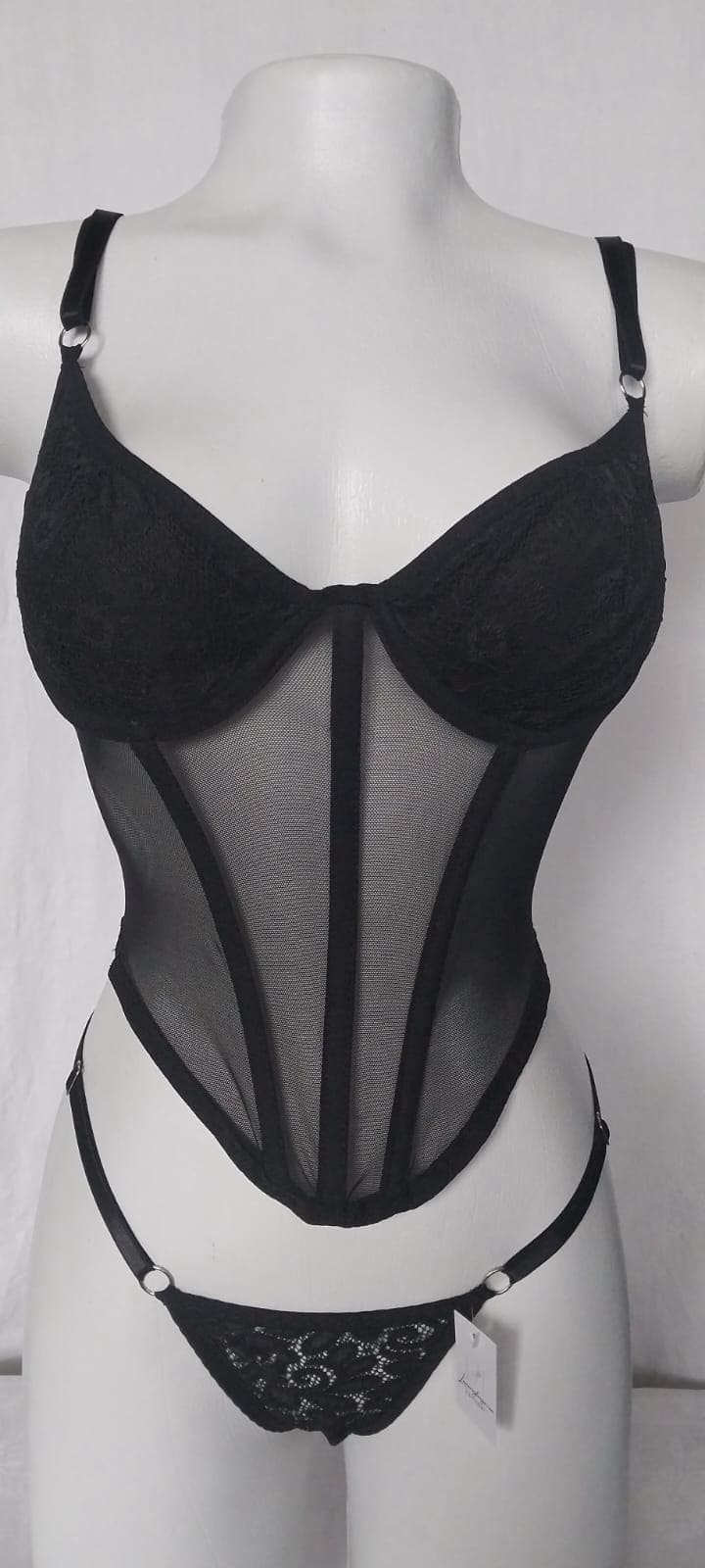 body-lenceria-encaje-negro-mujer-bogota.webp