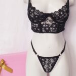 Conjunto corset de lencería sexy en encaje con panty tipo tanga para mujer en Bogotá
