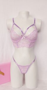 Conjunto corset de lencería sexy en encaje con panty tipo tanga para mujer en Bogotá